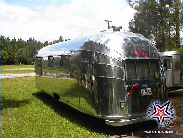 Airstream Overlander 1957.jpg